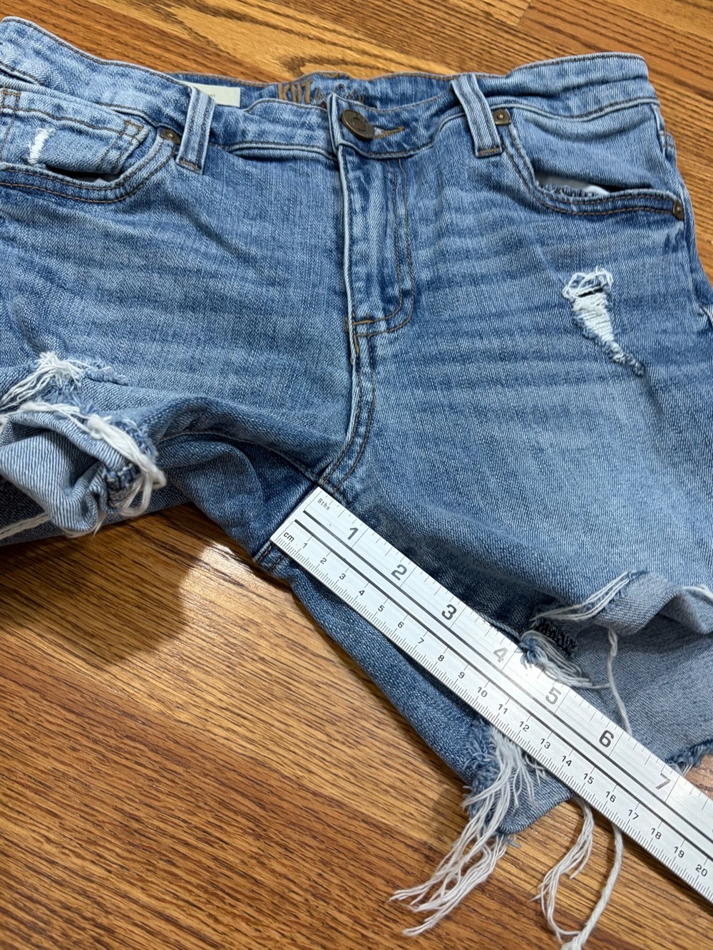Kut from the Kloth Distressed Raw Cutoff Denim Shorts sz 2 - Picture 9 of 9